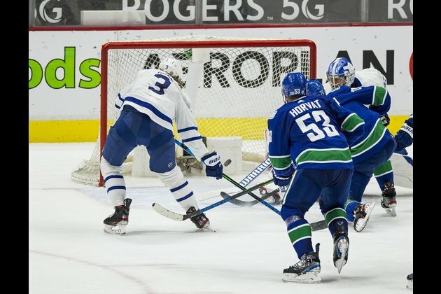 NHL roundup: Tanner Pearson's 2 late goals lift Canucks