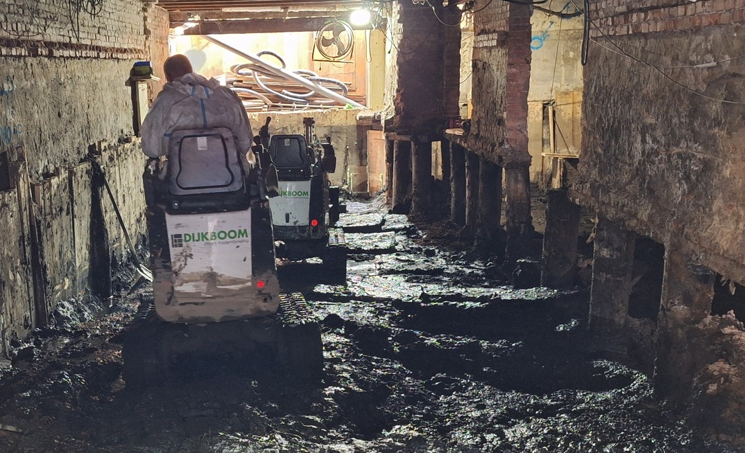 Bobcat makes light of dirty work in canal street 