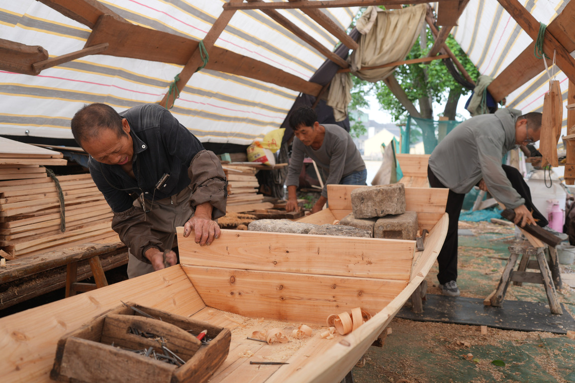 (ZhejiangPictorial)CHINA-ZHEJIANG-SHAOXING-BLACK-AWNING BOAT-MAKING TECHNIQUE-INHERITANCE (CN)