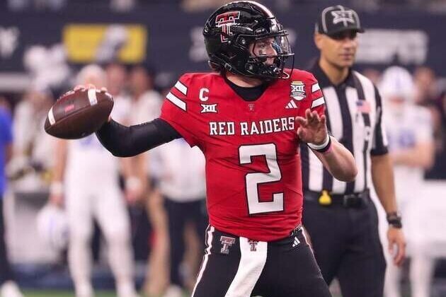 Texas Tech QB Behren Morton (fibula) out of boot, feels 100%