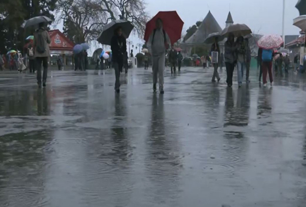 Rain lashes Shimla, tourists, locals rejoice