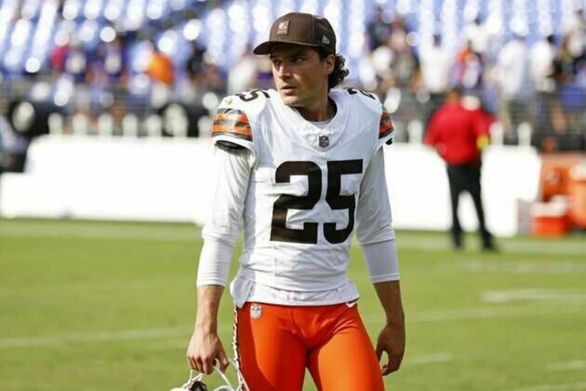 Browns K Andre Szmyt injures calf in practice