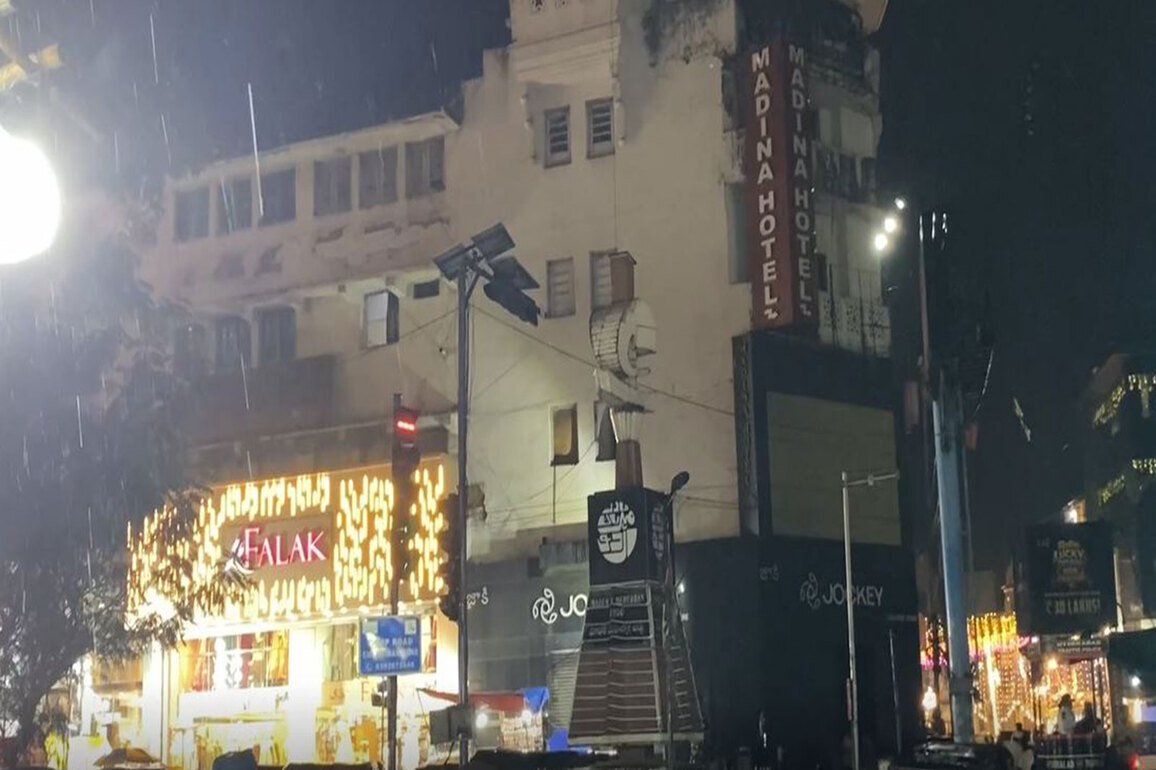 Telagana: Midnight rain disrupts Ramadan shopping in Hyderabad Old City