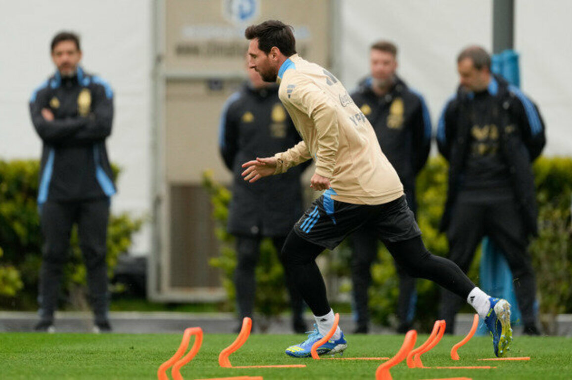 Messi begins his farewell as Argentina trains to face Venezuela