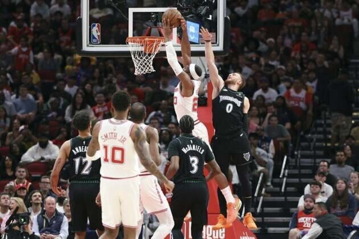 Donte DiVincenzo, Wolves end Rockets winning streak