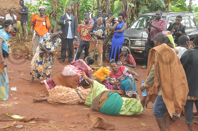 baswezi take a tumble while performing rituals hoto by onald iirya