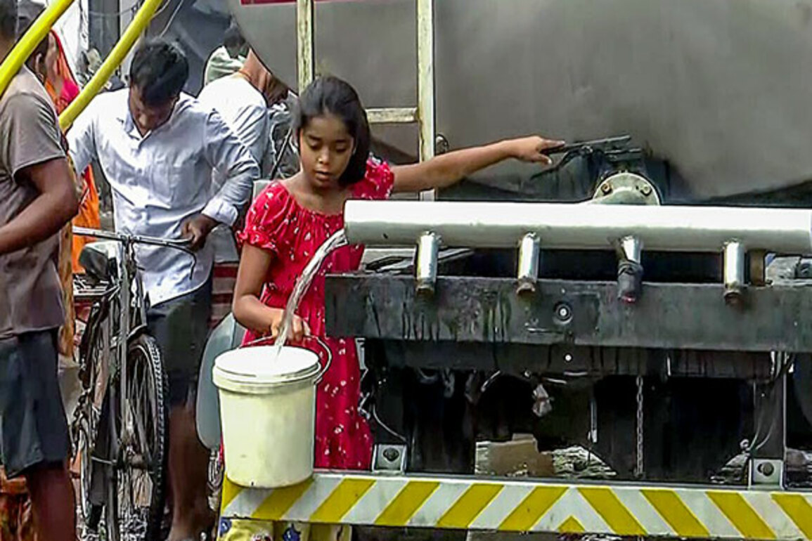 Delhi govt to launch 1000 GPS-enabled water tankers to tackle water crisis