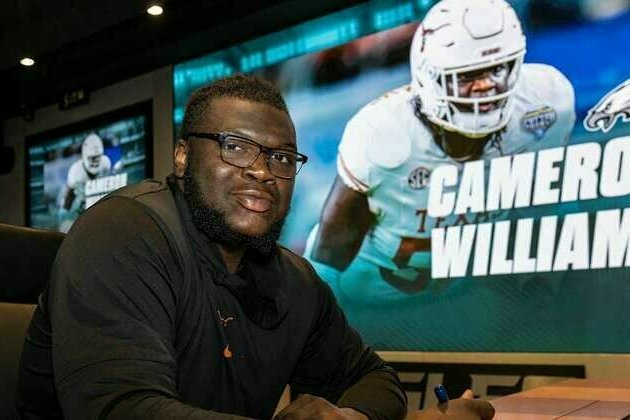 Eagles sign Cameron Williams