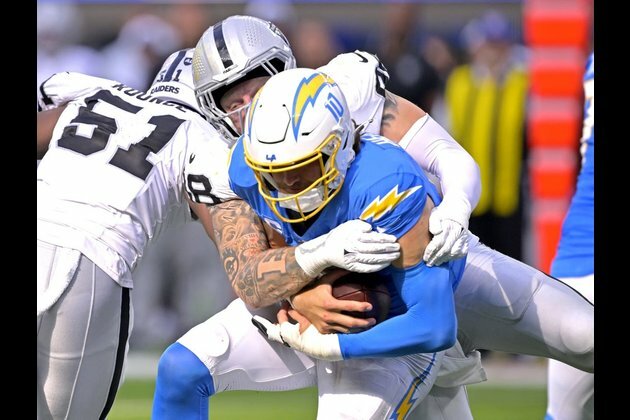 Chargers QB Justin Herbert fractured finger in win