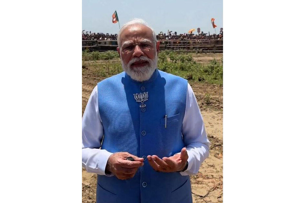 "Scorching heat, yet enthusiasm all across West Bengal": PM Modi before heading to Purba Bardhaman rally; shares massive crowd video