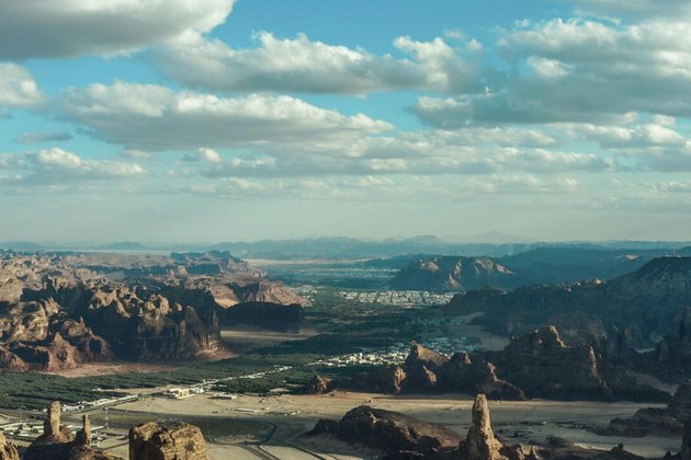 France and Saudi Arabia sign deal to create new oasis for Arab art