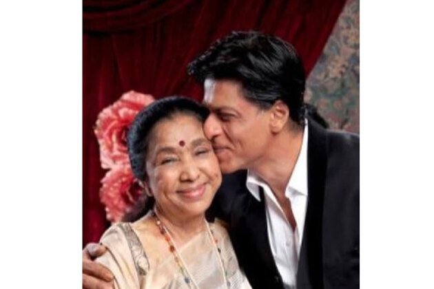 Shah Rukh Khan honours music legend Asha Bhosla in heartfelt post, says "she always showered me with blessings and love"