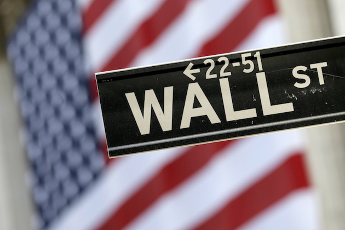 Wall Street Slips as Tech Stocks Weakens