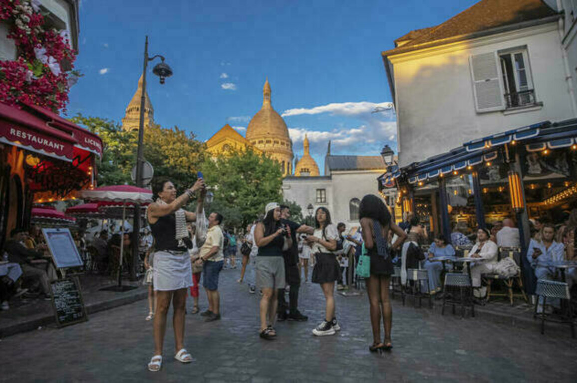 Paris residents decry 'Disneyfication' of Montmartre as tourism soars