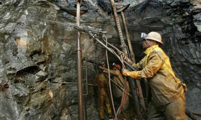 South Africa takes TB battle to mine shafts South Africa takes TB battle to mine shafts