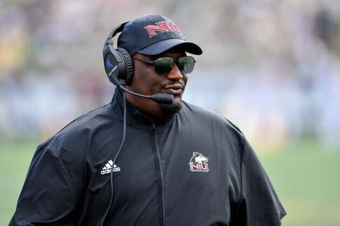 Seahawks hire NIU head coach Thomas Hammock to coach RBs