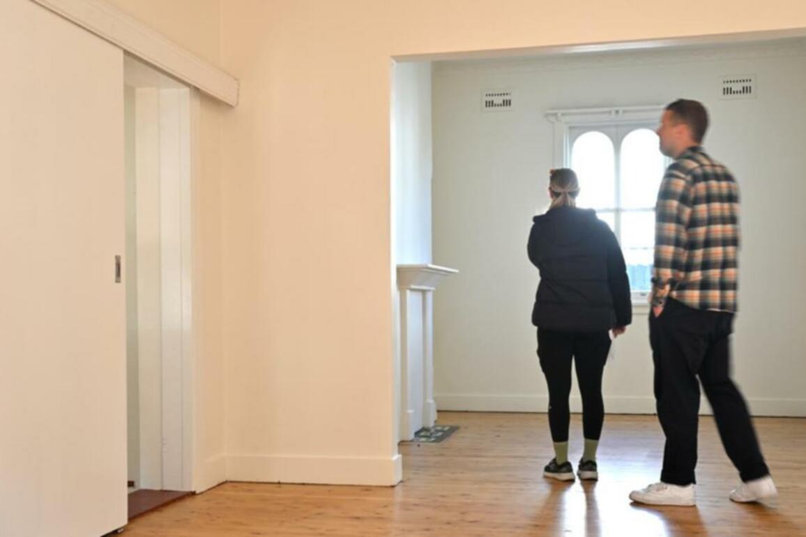 Young voters slam door on major parties over housing