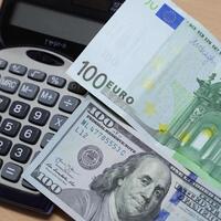 Euro rises amid dollar weakness, adding pressure on Europe