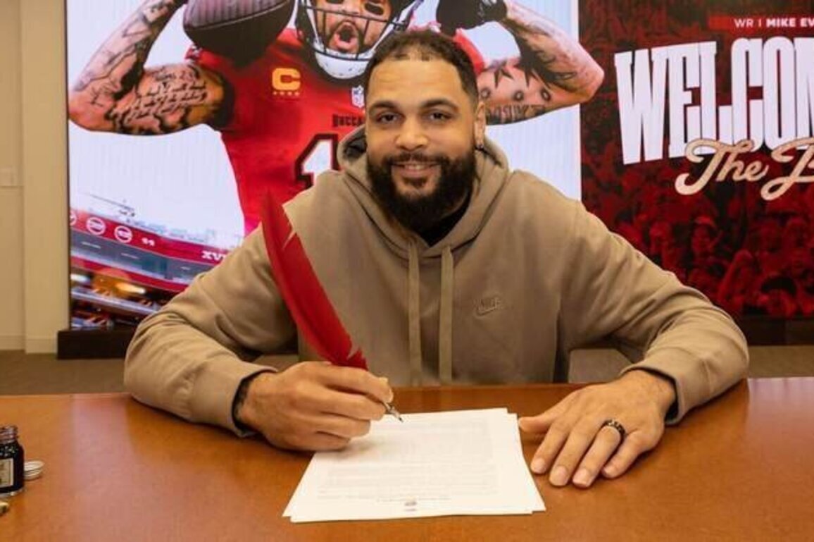 'It Was a No-Brainer': Mike Evans on Why He Chose the 49ers