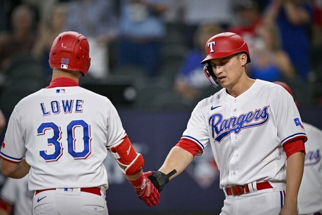 Versatile Rangers vie for series sweep of Mariners