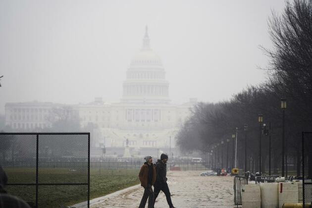 Economic Watch: U.S. credit rating downgrade adds downward pressure to economy