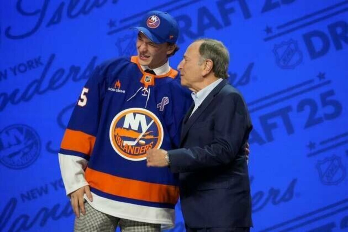 Matthew Schaefer, top pick in '25 draft, set for debut as Isles visit Pens