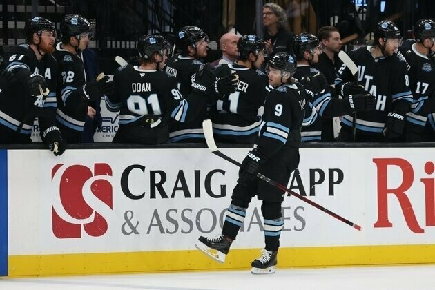Utah makes third-period surge, downs Red Wings