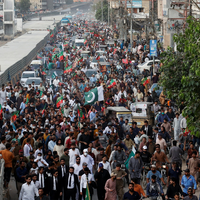 Dry taps, boiling tempers: Angry Karachi residents block major hub over 4-month water crisis