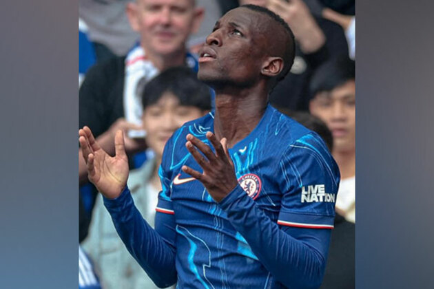 "I'm so angry": Jackson apologises to fans after picking up red card during Chelsea's surprising defeat