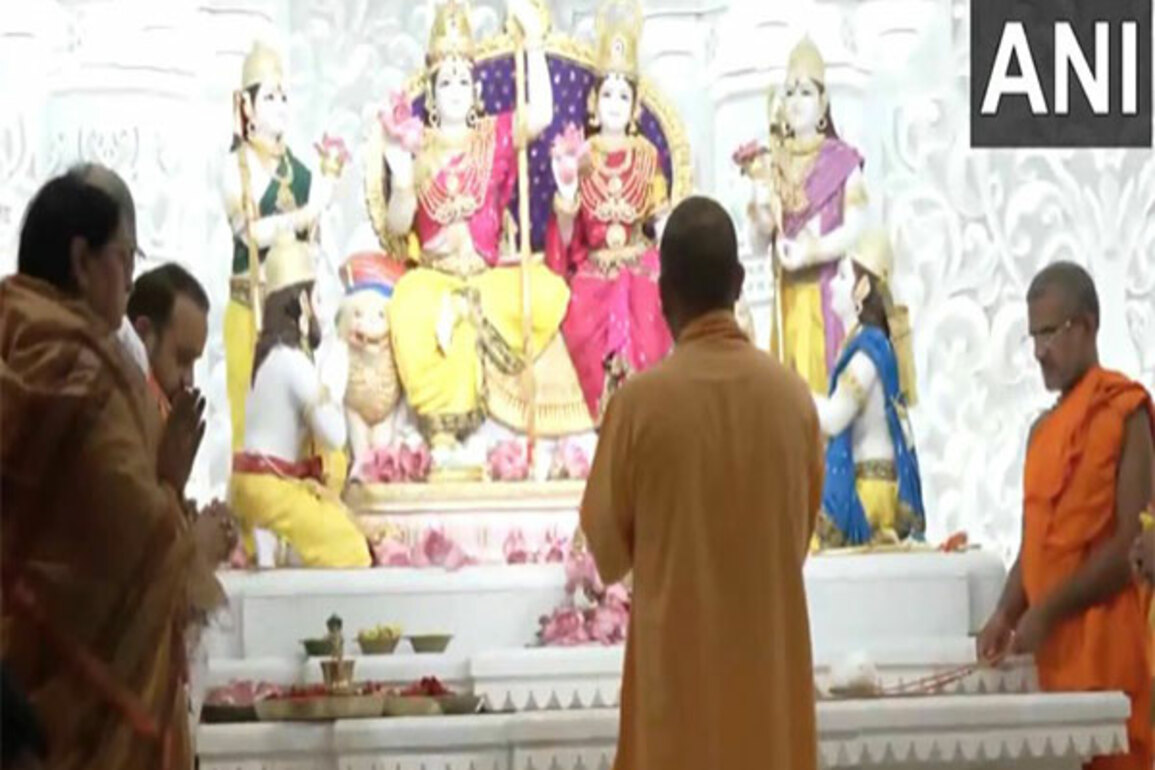 Ayodhya: CM Yogi Adityanath offers prayers before Ram Lalla at Shri Ram Janmabhoomi Temple