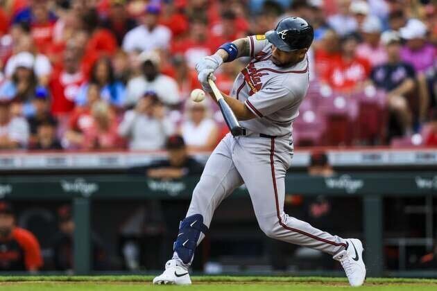 Braves' bats stay hot in win over Reds