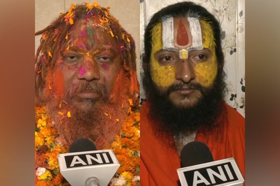Ayodhya saints support Manoj Muntashir's suggestion to build toilets over grave of Aurangzeb
