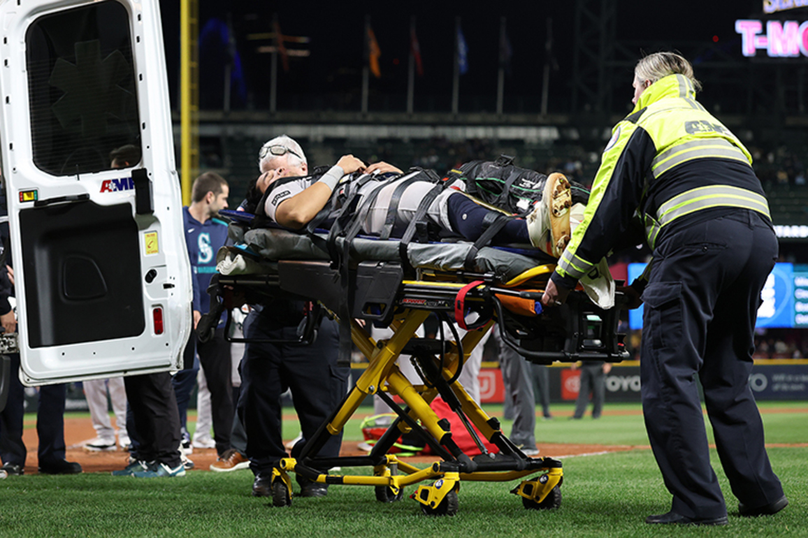 Cabrera taken of field in ambulance in Yankees-Mariners series opener