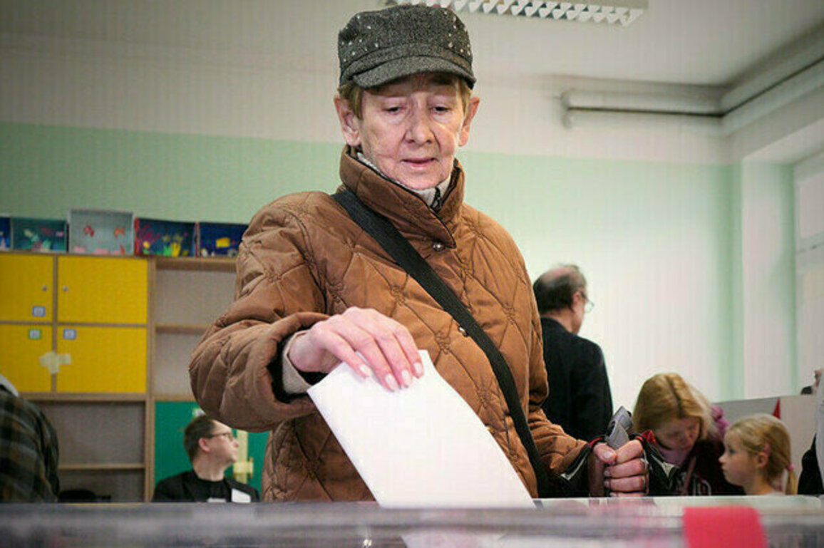 Poland heads to runoff in tight presidential race