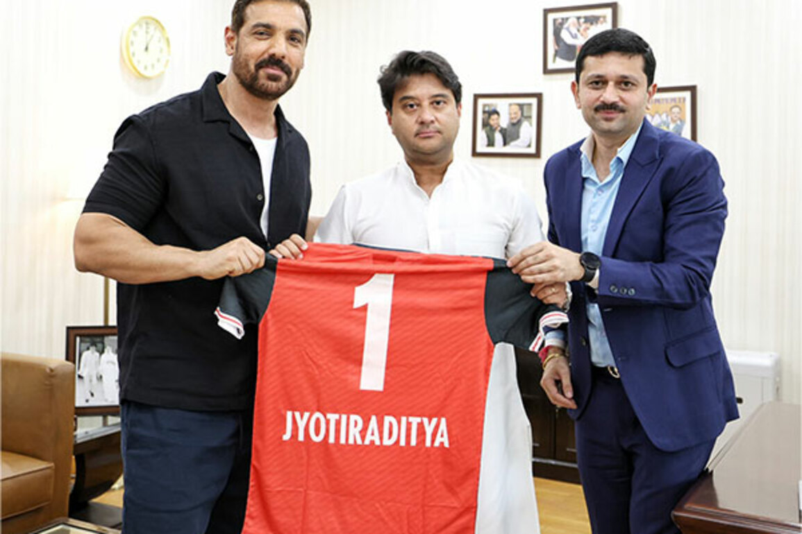 Jyotiraditya Scindia meets John Abraham and CEO Northeast United FC