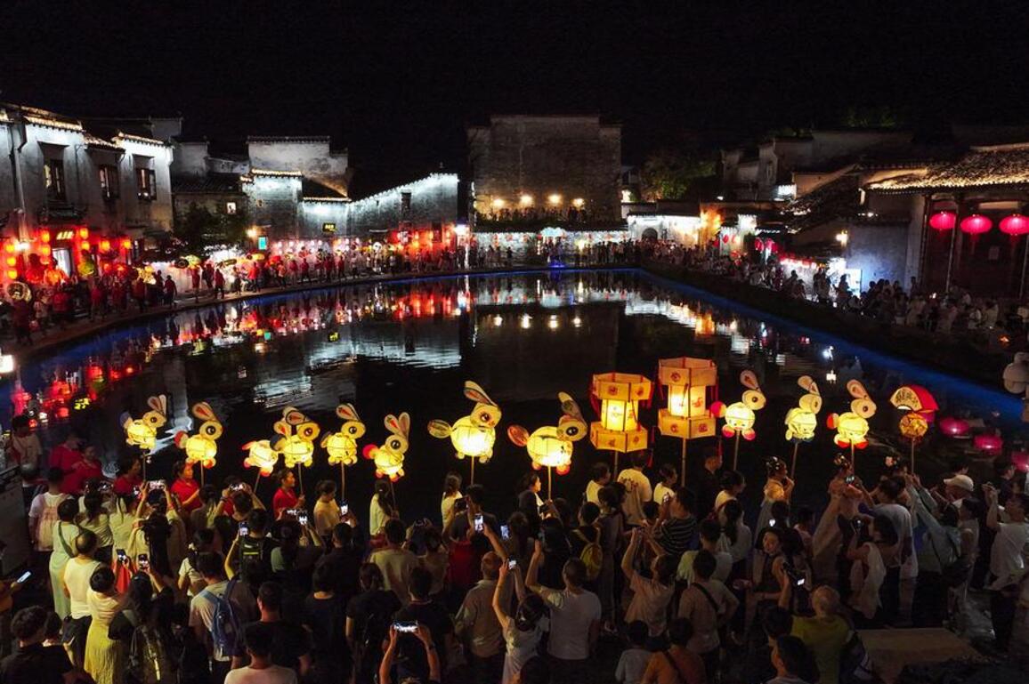 GLOBALink | Mid-Autumn lanterns illuminate ancient village in E China's Anhui