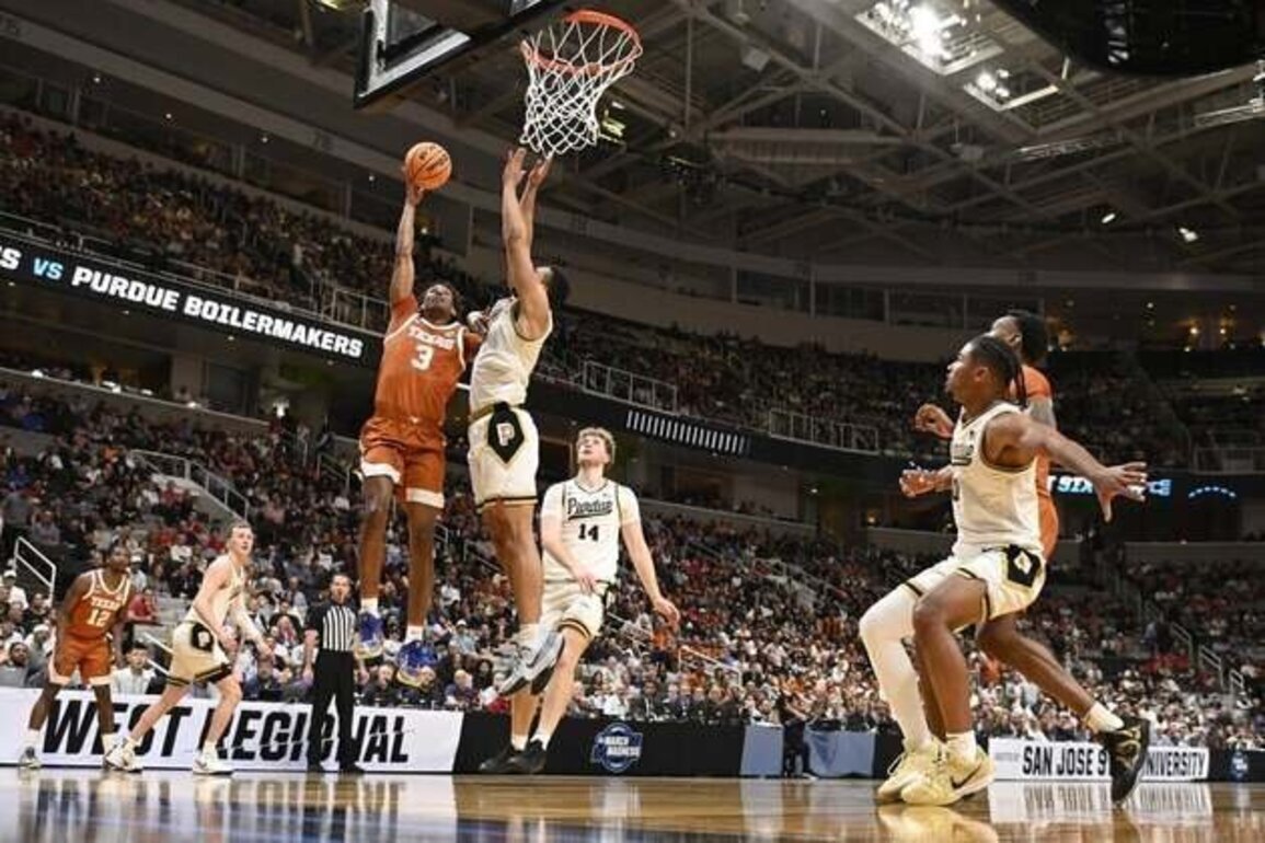 Texas F Dailyn Swain declares for NBA draft