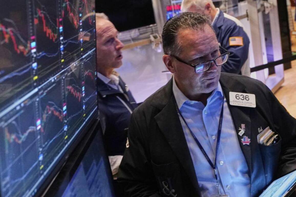 Wall Street mixed amid tech boost while earnings weigh
