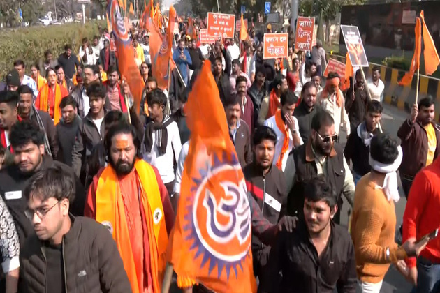 Noida: Bajrang Dal, VHP stage protest over atrocities against Hindus in Bangladesh