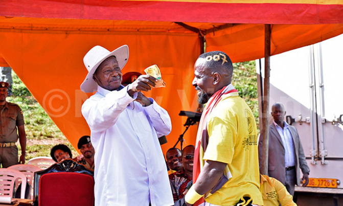 'Ghetto army commander' gives Museveni sh100,000 'Ghetto army commander' gives Museveni sh100,000
