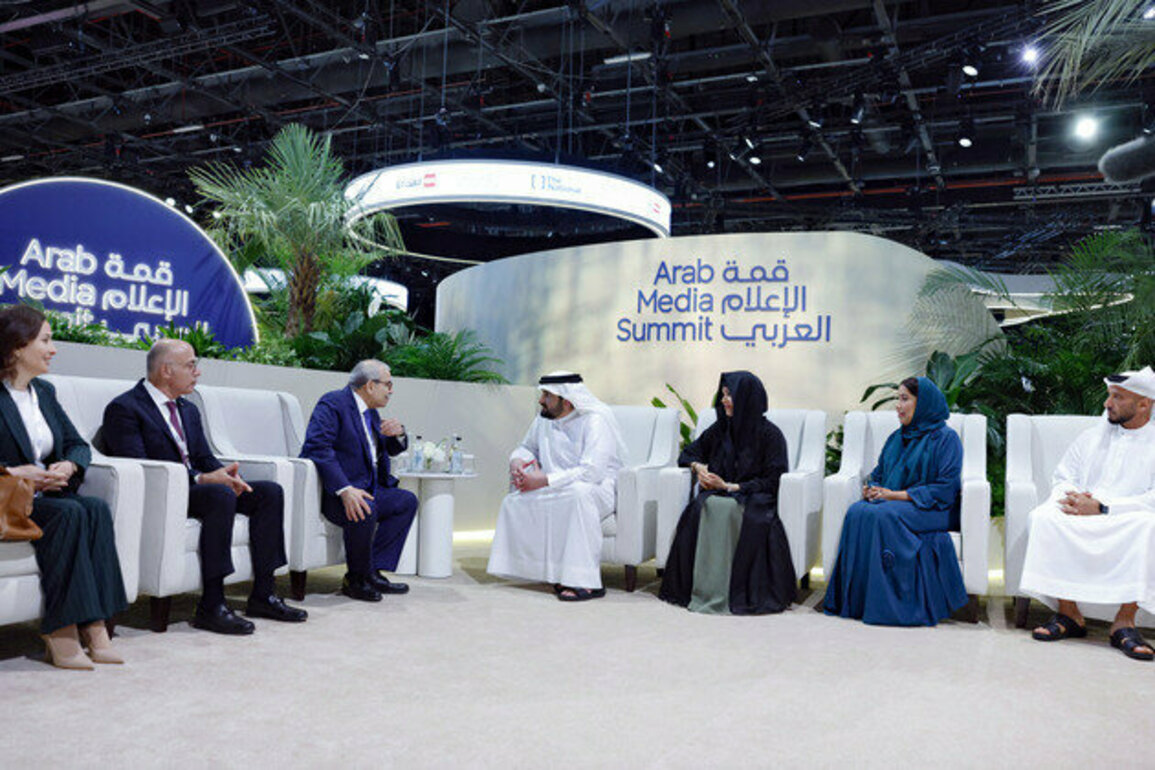 Ahmed bin Mohammed meets with Lebanese Prime Minister on sidelines of Arab Media Summit in Dubai