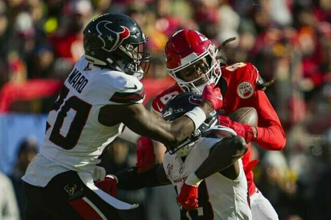 Texans taking S Jimmie Ward's status 'day by day'