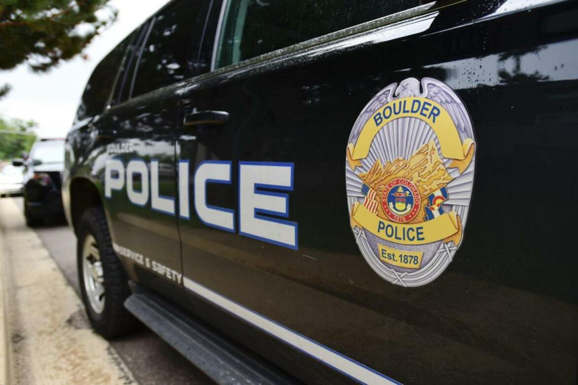 Woman arrested for threatening for Boulder school group
