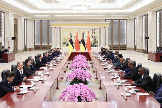 CHINA-BEIJING-LI QIANG-MOZAMBICAN PRESIDENT-MEETING (CN)