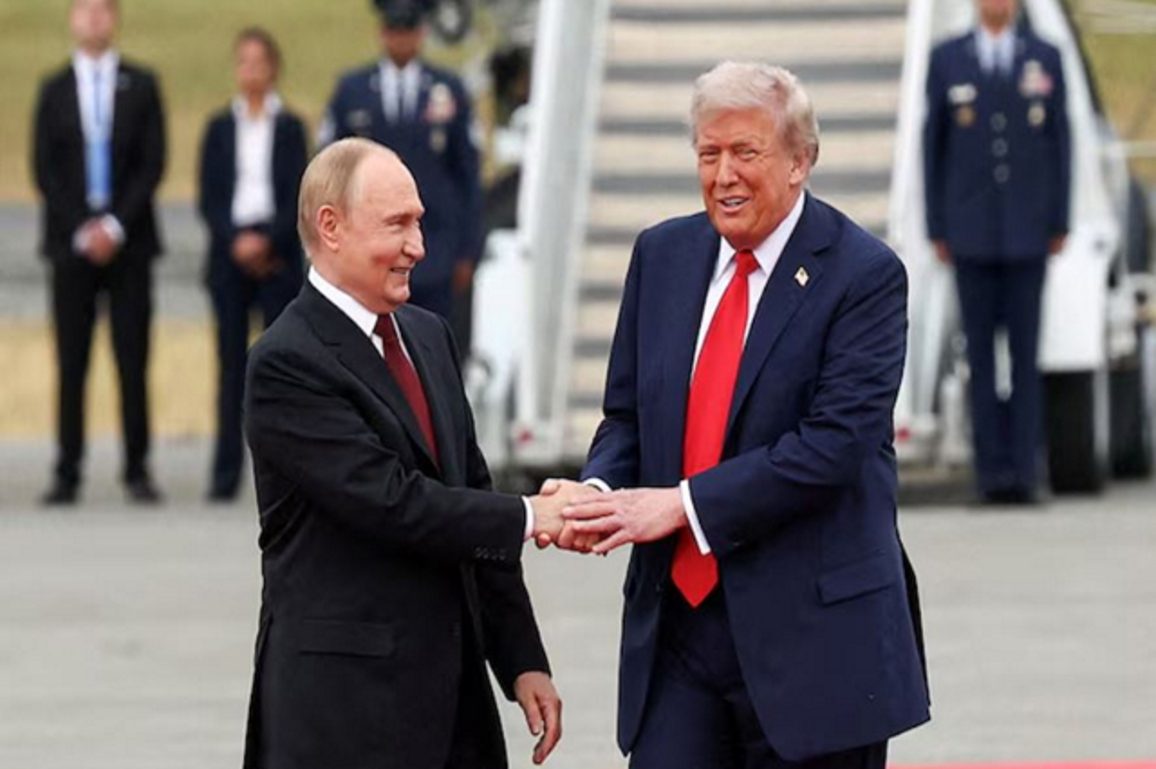 Trump pauses Zelenskyy-EU meeting to speak to Putin