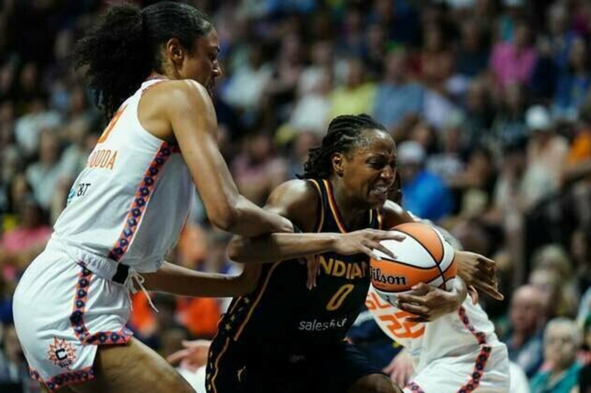 Kelsey Mitchell scores 38 as Fever storm back to beat Sun in OT