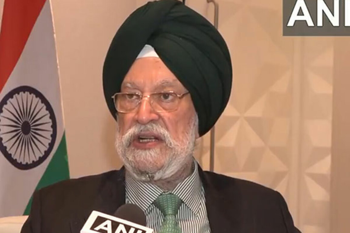 "Bhajpa Sarkar se swasthaya ka naya uphar...": Hardeep Puri says elderly in Delhi to benefit from 'Vay Vandana Card' from April 28