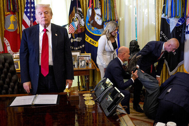 Pharma rep collapses as Trump announces drug price cuts 