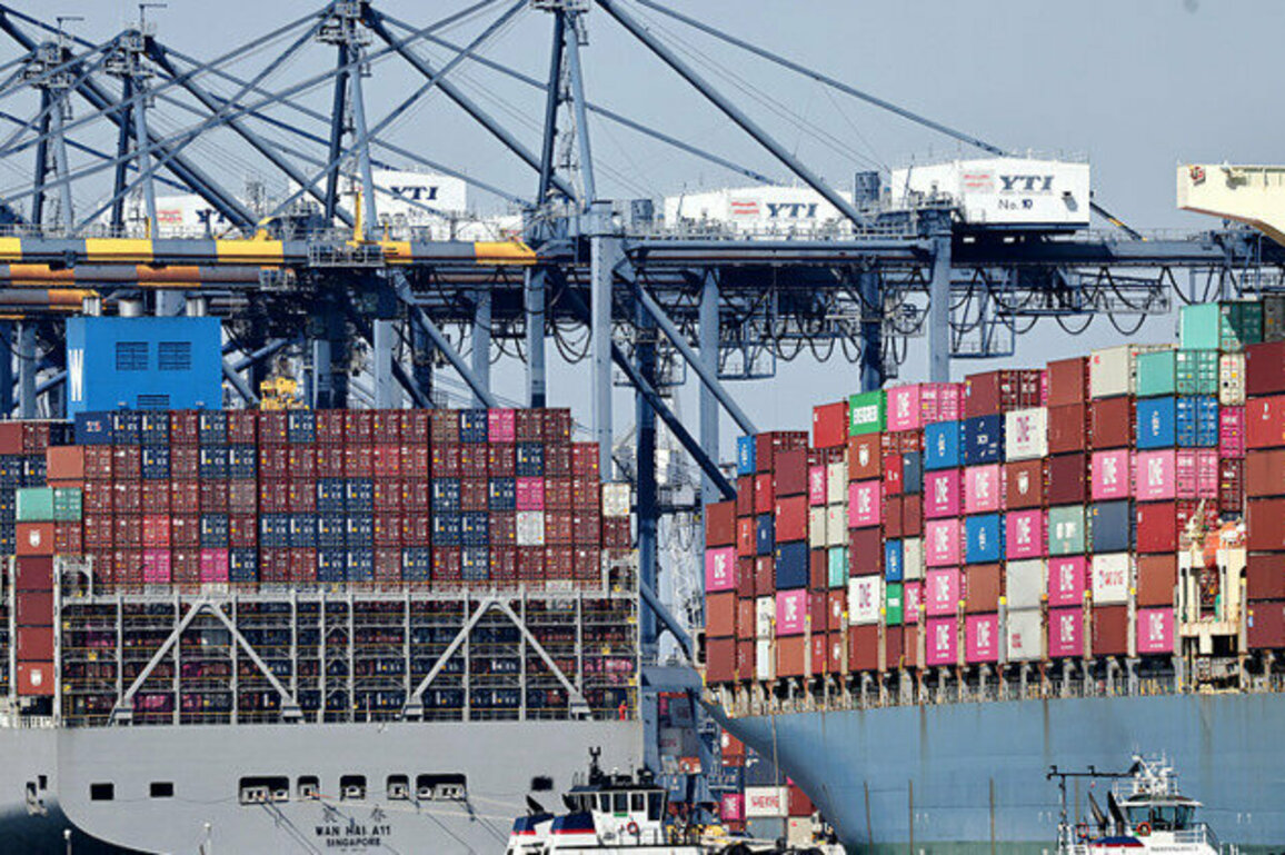 Canada backs down, EU holds firm as U.S. tariff deadline looms