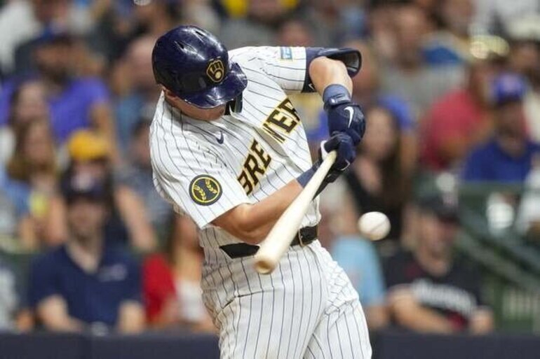 Andrew Vaughn delivers clutch hit to lift Brewers past Twins